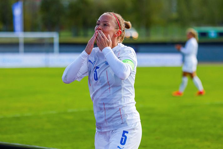 Gunnhildur Yrsa Jónsdóttir fékk góðan stuðning úr stúkunni á Laugardalsvelli á föstudaginn og vonast eftir enn fleira fólki í dag.