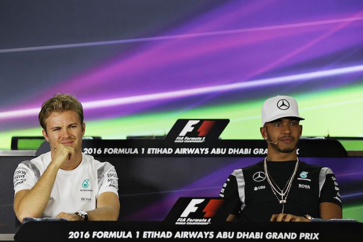 Nico Rosberg og Lewis Hamilton munu heyja einvígi í eyðimörkinni í Abú Dabí um helgina.