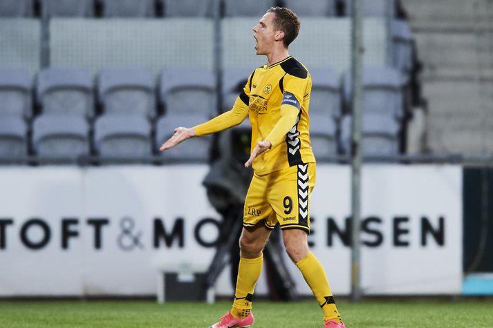 Kjartan Henry Finnbogason fagnar marki með Horsens.