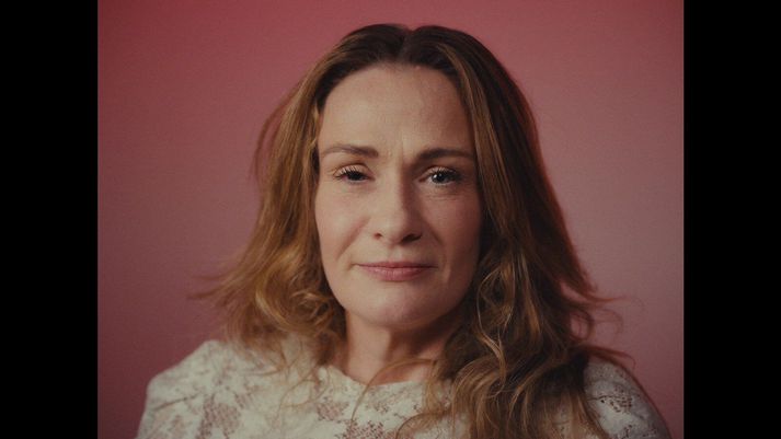 „Ekki geyma það að fara til læknis, það er bara of dýrt.“ Auður Helgadóttir Möller greindist með ristilkrabbamein og er að aðlagast lífi með stóma.