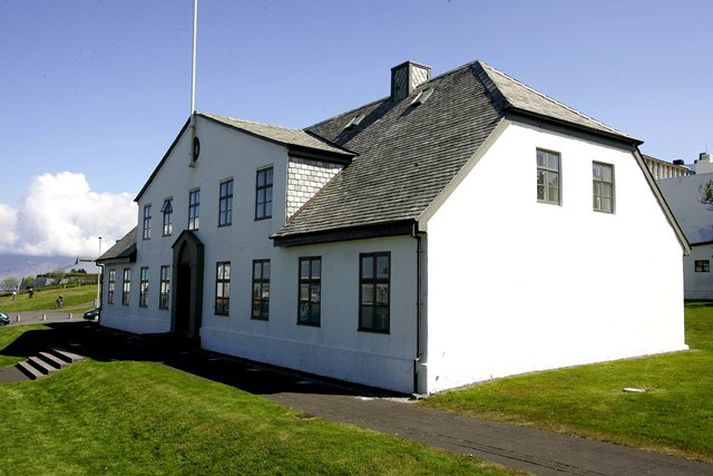 Verið er að ræða þingsályktun um stjórnarráðið.