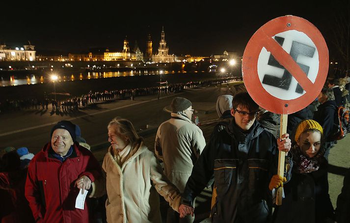 Afstaða tekin gegn nasistum í minningargöngu í Dresden fyrr á árinu.