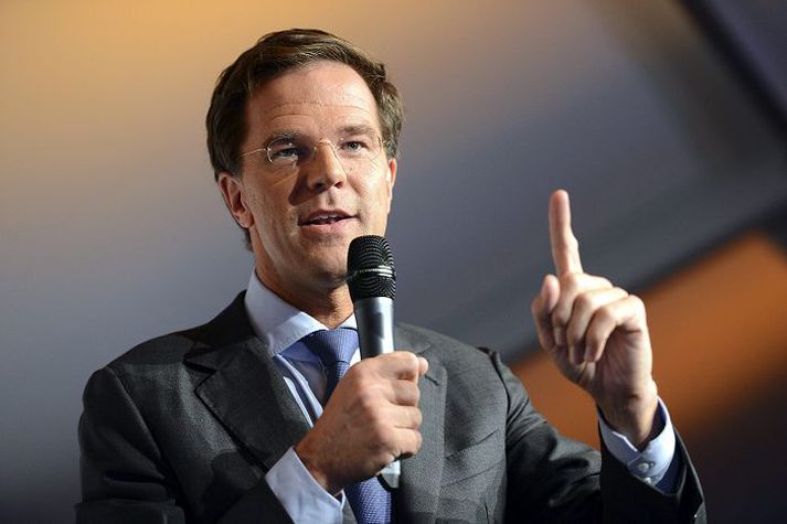 Mark Rutte forsætisráðherra og Frjálslyndi flokkurinn unnu óvæntan sigur í þingkosningunum í Hollandi. Hann mun að öllum líkindum reyna að mynda stjórn með Verkamannaflokknum. 