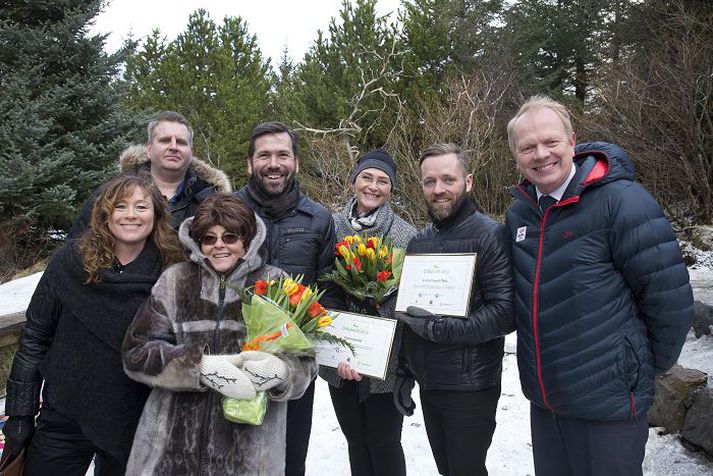 Frá vinstri: Anna Birna Snæbjörnsdóttir, Eiríkur Ólafsson, Sesselja Hauksdóttir og Ármann Kr. Ólafsson, frá Kópavogsbæ, G. Ásgerður Eiríksdóttir og Gunnsteinn Ómarsson, frá Ölfusi, auk Illuga Gunnarssonar, mennta- og menningarmálaráðherra.