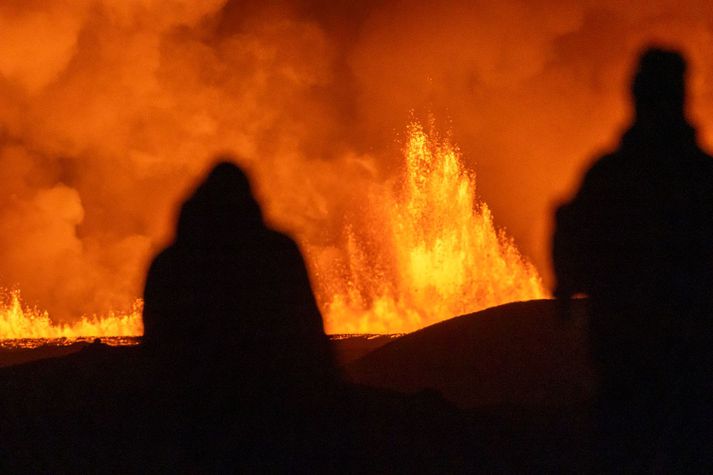 Eldgosið hófst á ellefta tímanum í gærkvöldi.