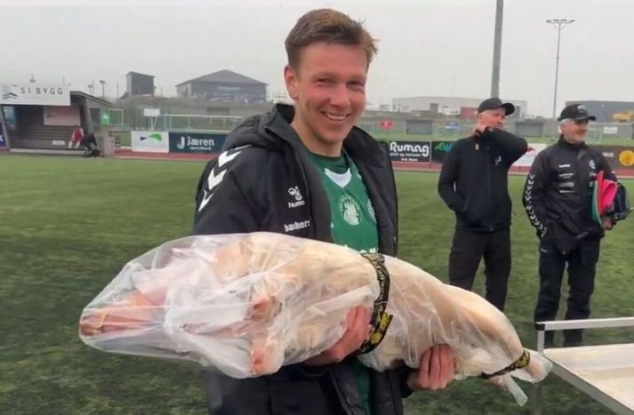 Heine Åsen Larsen skoraði þrennu í leiknum og fékk einn dauðan grís í verðlaun.