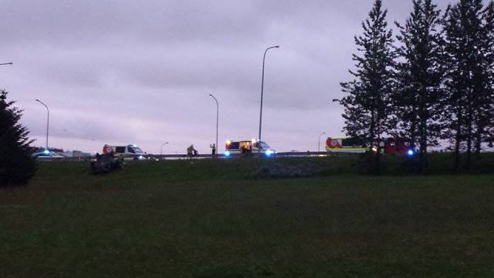 Þessi mynd náðist á slysstað í nótt.