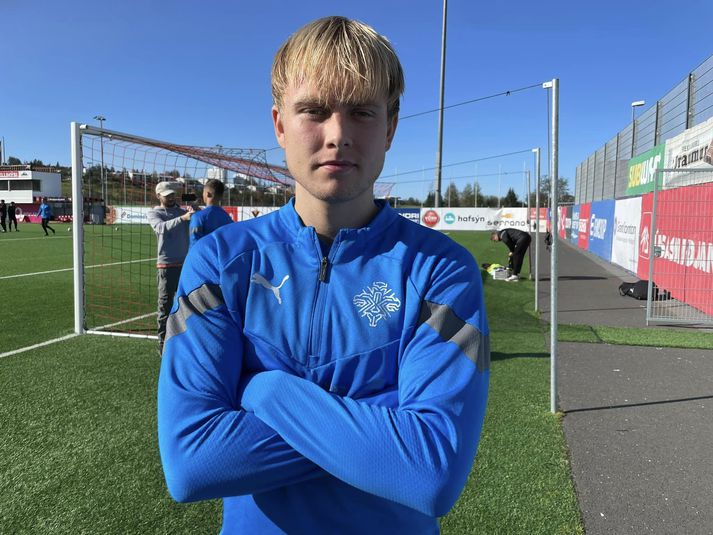Ísak Andri Sigurgeirsson fagnaði tvítugsafmæli sínu í gær.