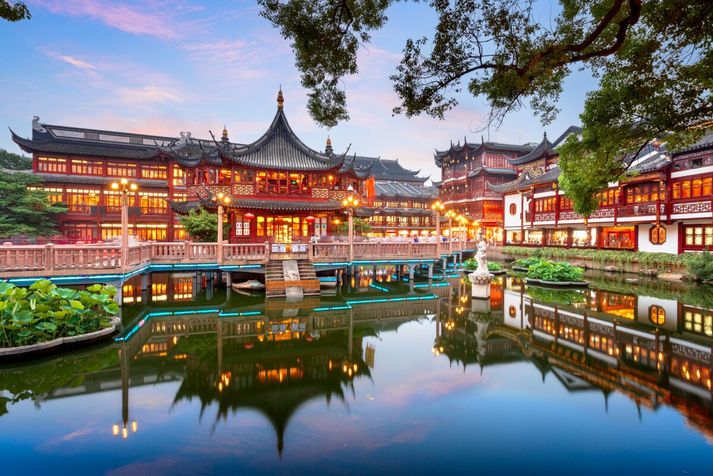 Shanghai er nútímaleg stórborg með sín gömlu hverfi og kínversku menningu. Hún er einn af mörgum áfangastöðum í ferð Úrvals Útsýnar til Kína dagana 29. mars - 9. apríl.