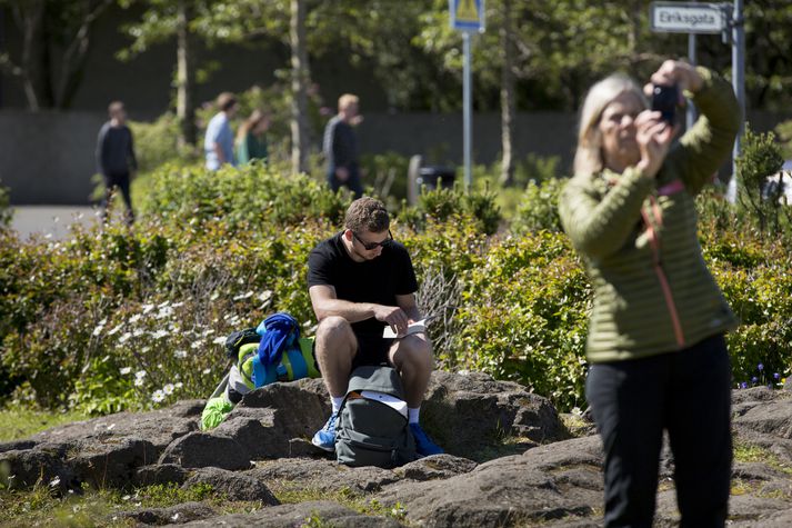 Erlendir ferðamenn sem sóttu Ísland heim í maí voru heppnir með veður.