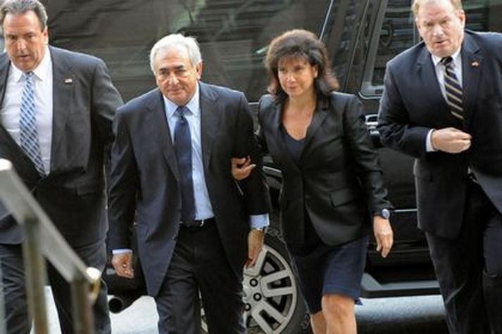 Strauss-Kahn á leiðinni til Frakklands.