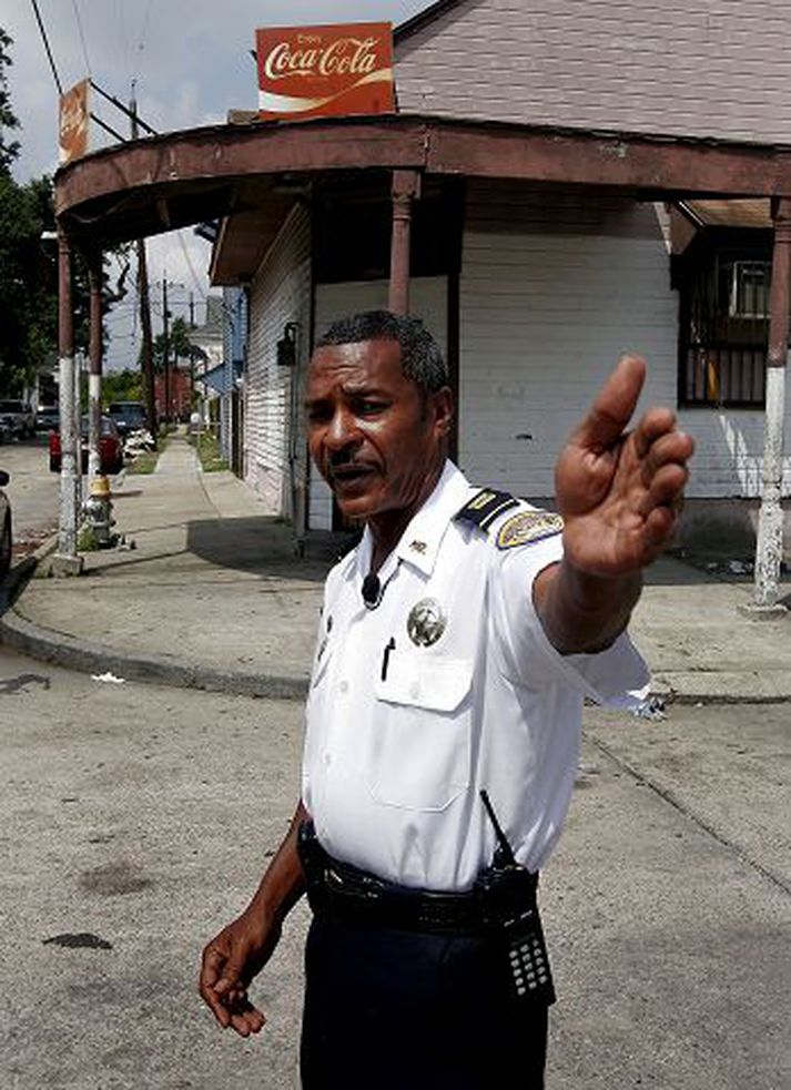 New Orleans Lögreglumaður á glæpavettvangi. Morðin hafa vakið mikinn óhug meðal borgarbúa.
