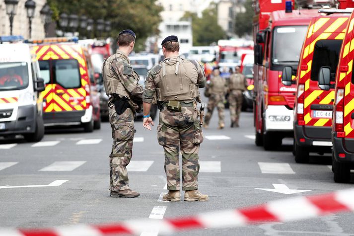 Árásin átti sér stað um klukkan eitt að staðartíma í París í dag.