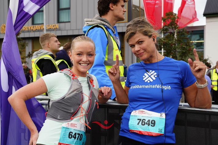 Það eru margir farnir að hlaupa á Íslandi en þessar tvær tóku þátt í Reykjavíkurmaraþoninu og voru sáttar að hlaupi loknu.