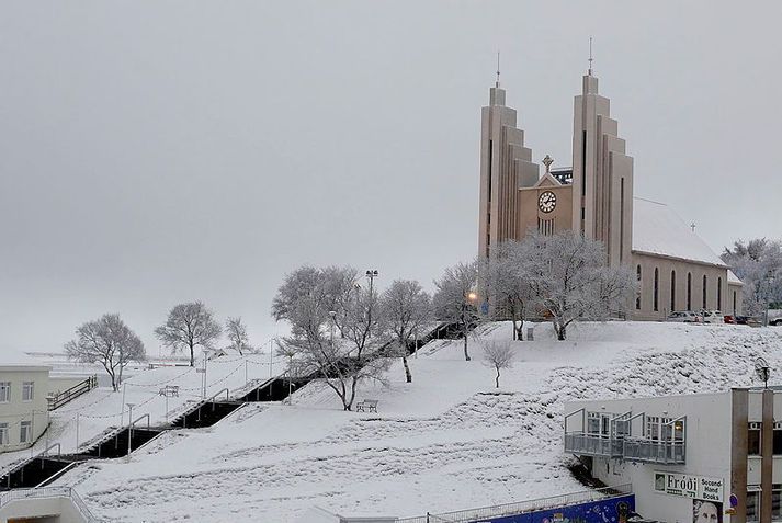 Maðurinn fór úr Suðurbrekkunni á Akureyri síðdegis en hann býr í Giljahverfi.