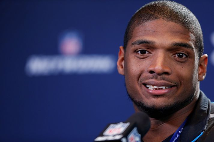 Háskólastjarnan Michael Sam mun leika með St. Louis Rams á komandi tímabili.