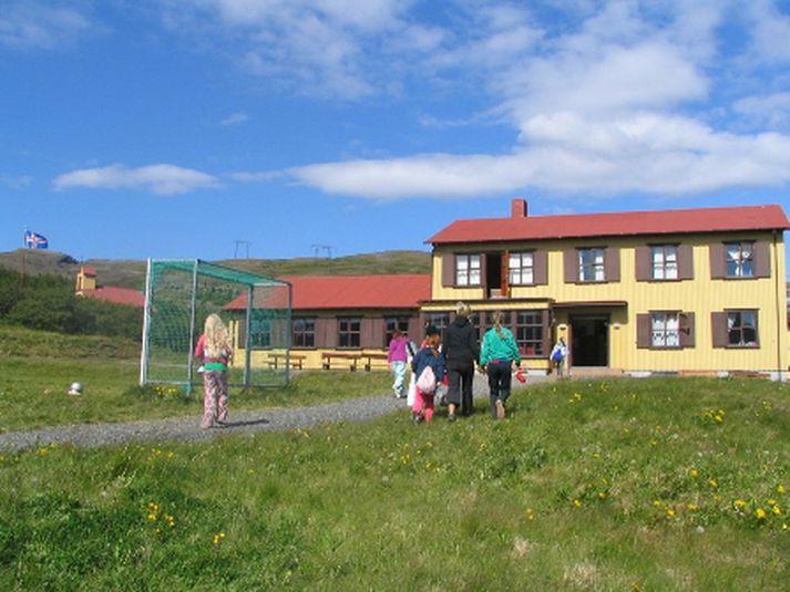 Sumarbúðir fyrir stúlkur eru haldnar í Vindáshlíð á hverju sumri.