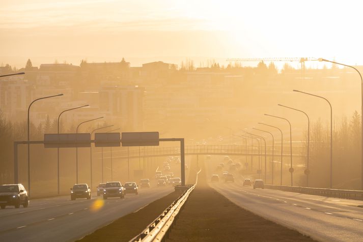 Þeim fjölgar um sjö prósent milli kannana sem hafa þessar áhyggjur. Gjörðir okkar endurspegla þó ekki endilega þessar áhyggjur.