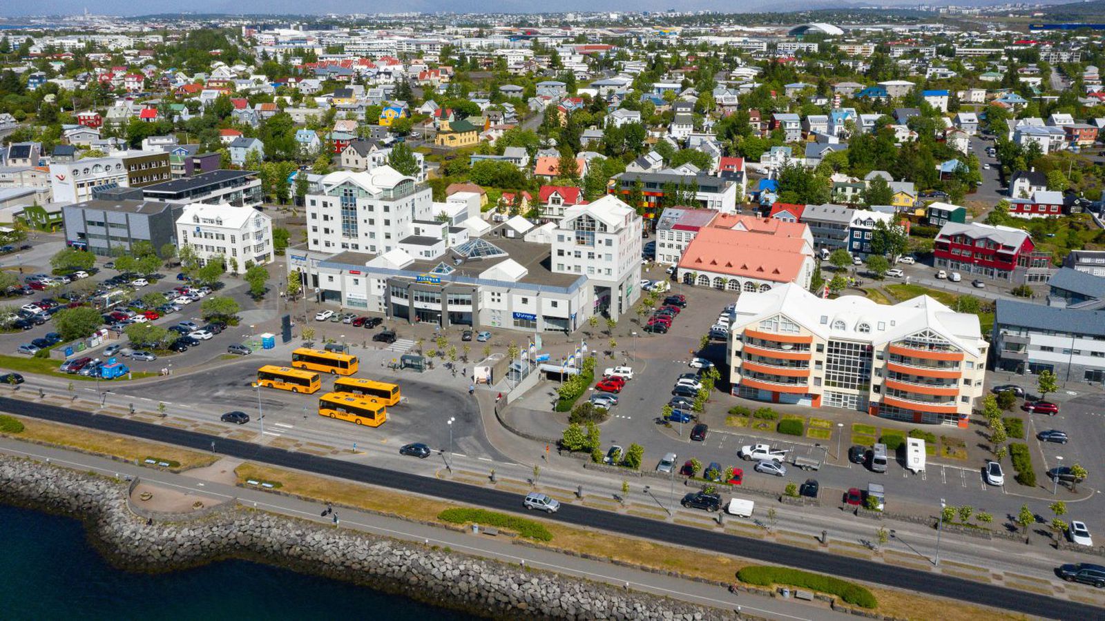 Tveir hand­teknir í sérsveitaraðgerð í Hafnar­firði