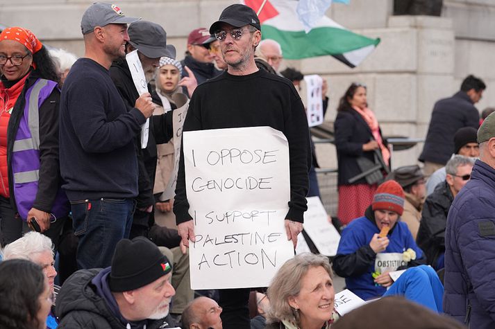 Söngvarinn sagðist gera sér grein fyrir mögulegum afleiðingum handtökunnar á tónleikaferðalagið en vildi samt taka þátt. 