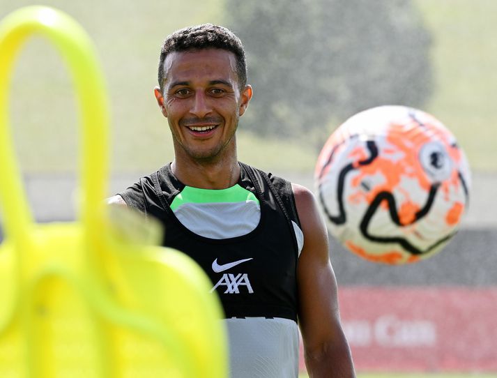 Thiago Alcantara hefur ákveðið að leggja skóna á hilluna.