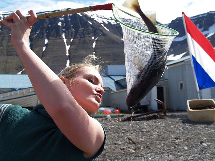 Lísbet Harðardóttir þurfti að kveðja fiskana í sjávardýragarðinum þegar þeir fengu sýkingu í auga en stefnir að því að opna garðinn á ný.