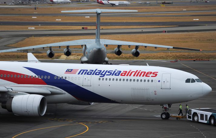 Flugvél Malaysia Airlines hefur aldrei fundist en hún var á leiðinni frá Kuala Lumpur í Malasíu til Beijing í Kína með 239 farþega innanborðs.