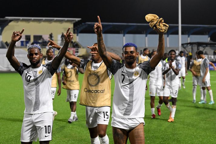 Leandro Bacuna, Shannon Carmelia og Juninho Bacuna eru leikmenn Curacao og fagna hér góðum úrslitum í undankeppni HM.