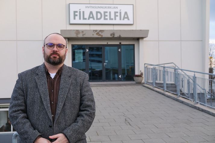 Helgi segir að hann skammist sín í raun fyrir það hversu stressaður hann var að fá kaffistofuna í húsið. Samstarfið hafi verið áreynslulaust. 