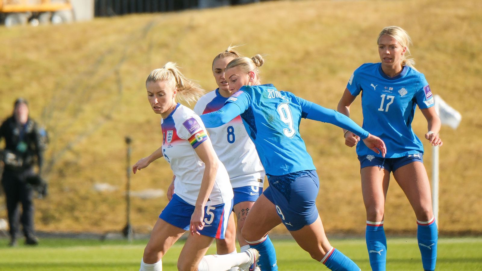 Leik lokið: Ís­land - Eng­land 0-1| Hetjuleg bar­átta í seinni dugði ekki til