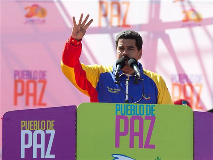 Nicolas Maduro á í miklum átökum við stjórnarandstæðinga.