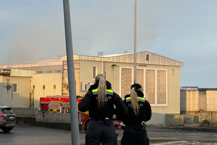 Lögregla og slökkvilið fór á vettvang.