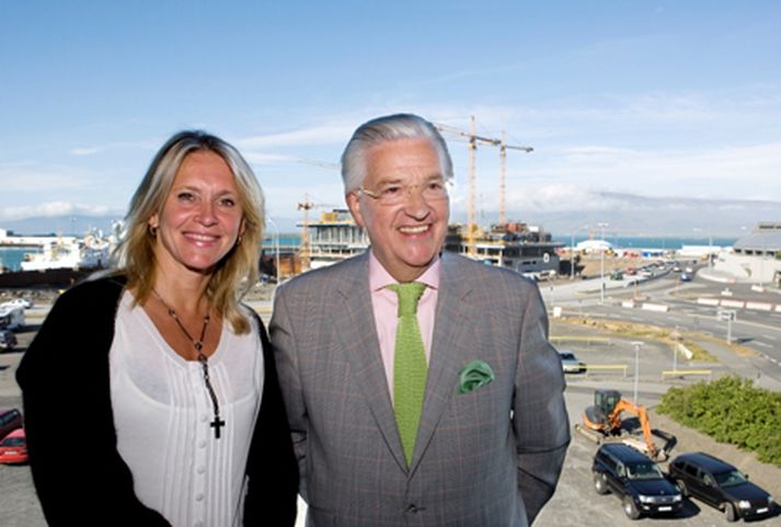 Björgólfur Guðmundsson ásamt Þorgerði Katrínu Gunnarsdóttur við opnun tónlistarhússins.