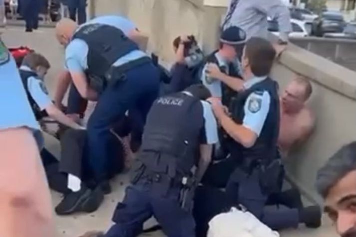 Árásarmennirnir voru handteknir.