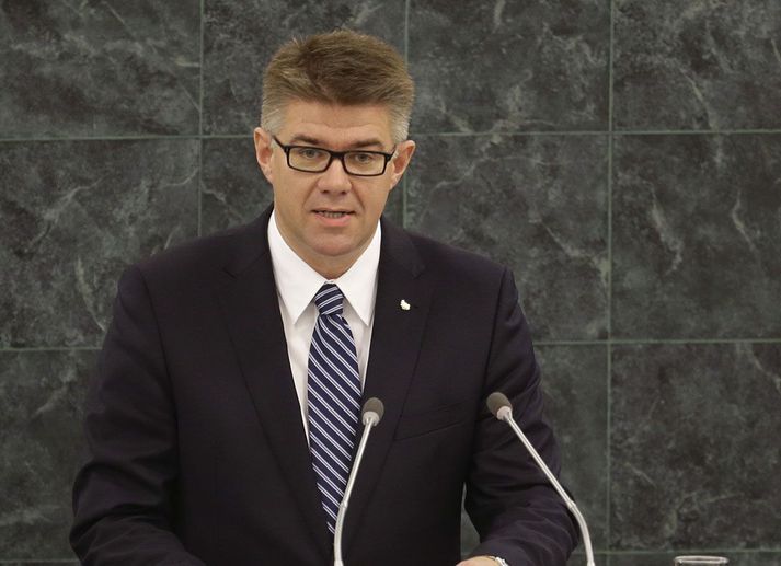 Gunnar Bragi segir á Twitter að hugur sinn sé hjá frönsku þjóðinni.