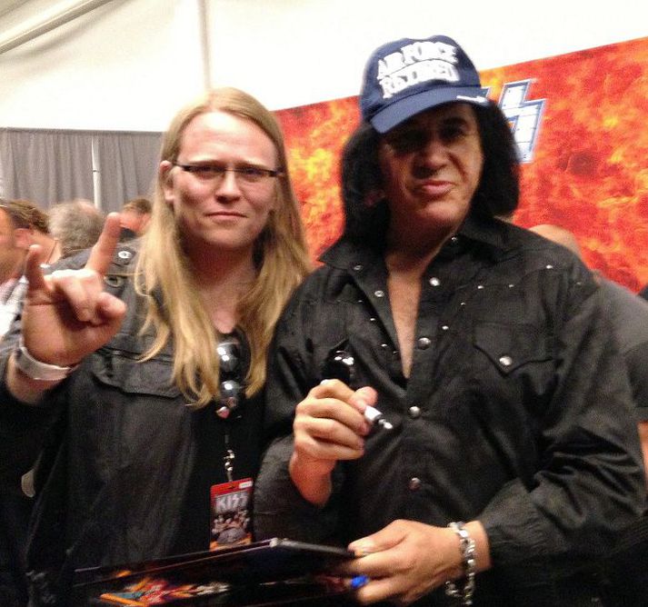 Þráinn Árni Baldvinsson með Gene Simmons, bassaleikara Kiss.