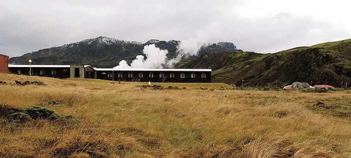 Bíllinn sem stolið var úr var á vinnusvæði ofan við Nesjavallavirkjun.