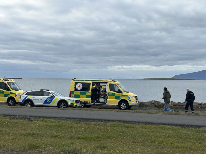 Miðað við viðbúnað viðbragðsaðila virtist vera um alvarlegt slys að ræða, en svo er ekki að sögn slökkviliðs.