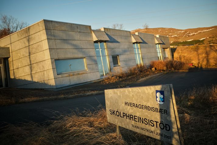 Skólphreinsistöð Hveragerðisbæjar var tekin í notkun árið 2002 og átti að leysa viðvarandi mengunarvanda í Varmá. Síðan þá hefur íbúum fjölgað verulega.