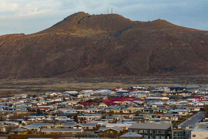 Ekki er hægt að útiloka að kvikugangur nái til Grindavíkur þar sem hann geti opnast. Um er að ræða stærri kvikugang en í síðustu eldgosum á Reykjanesskaga og er mikil kvika undir jörðinni.