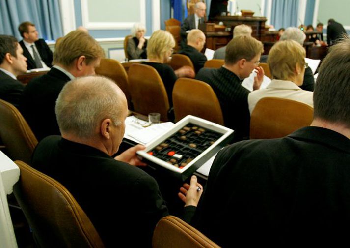 Þingmenn gæddu sér á konfekti fyrir helgi. Mynd/ GVA.