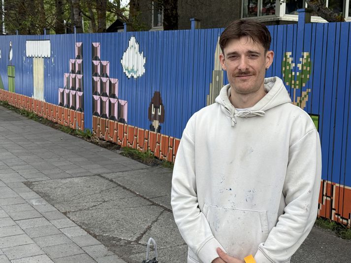 Juan er maðurinn á bak við listina.