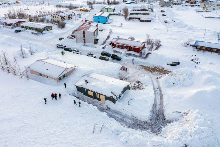 Mjög hefur mætt á Flateyringum síðustu daga en stór snjóflóð féllu á bæinn í byrjun síðustu viku.