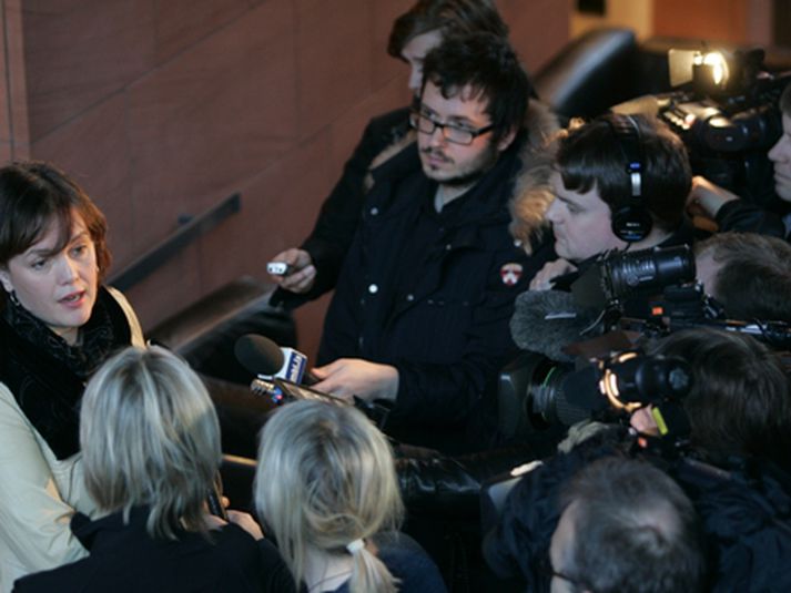 Úr myndasafni. Svandís Svavarsdóttir á tali við fjölmiðlafólk.