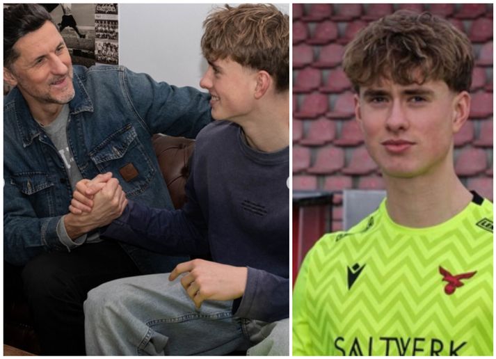 Alexander Petersson óskar hér syni sínum, Tómasi Blöndal-Petersson, til hamingju með samninginn við Val.