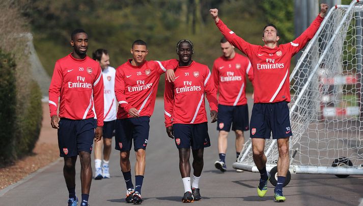 Robin van Persie léttur á æfingu.
