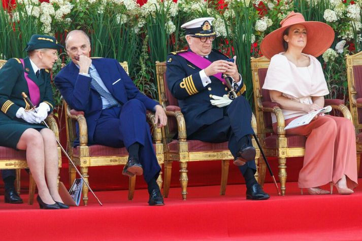 Astrid prinsessa og Lorenz prins til vinstri, og Laurent prins og Klara prinsessa til hægri, á þjóðhátíðardegi Belga í hitteðfyrra. 