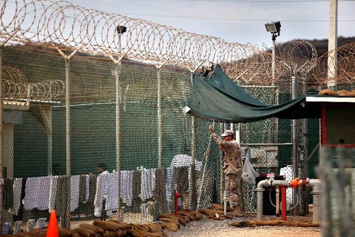 Fyrstu fangarnir voru fluttir til Guantanamo-herstöðvarinnar á Kúbu 11. janúar 2002.