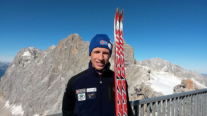 Ísland mun eiga skíðagöngumann á Vetrarólympíuleikunum í Sochi. Hér er Sævar Birgisson með gönguskíðin sín þegar hann var við æfingar í Austurríki á dögunum.