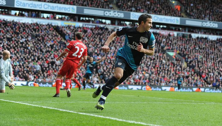 Robin van Persie skoraði tvö mörk fyrir Arsenal á Anfield í fyrra.